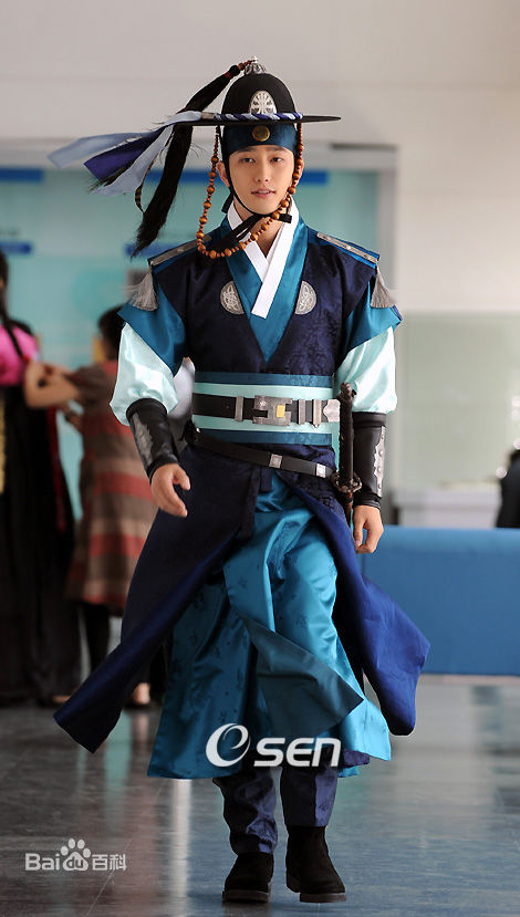 朴施厚(，Park Si Hoo)在《一枝梅》图册中的