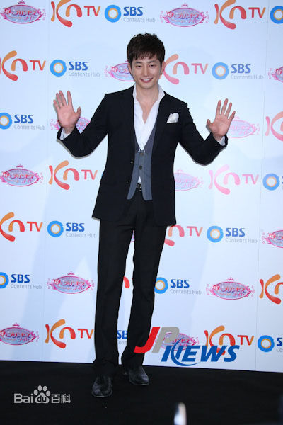 朴施厚(，Park Si Hoo)图册五性感图片图集