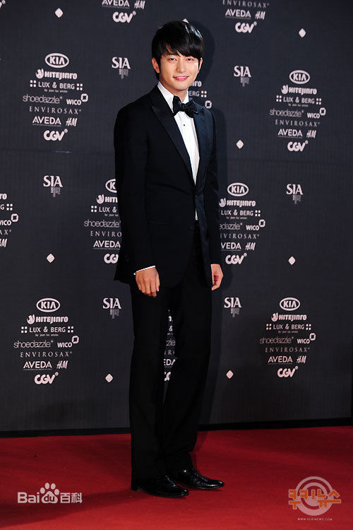 朴施厚(，Park Si Hoo)图册五性感图片图集