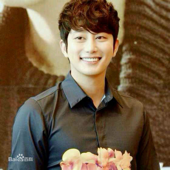 朴施厚(，Park Si Hoo)在201408《香气》首映图册中的