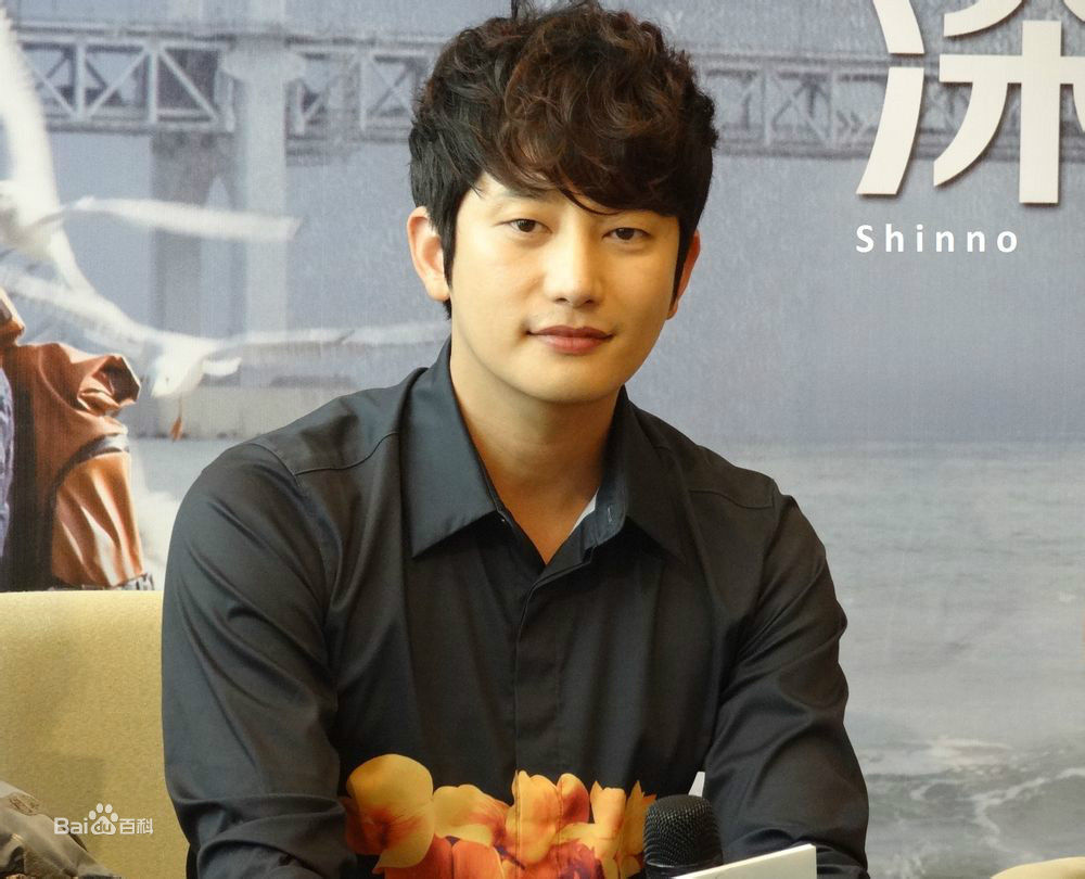 朴施厚(，Park Si Hoo)在201408《香气》首映图册中的