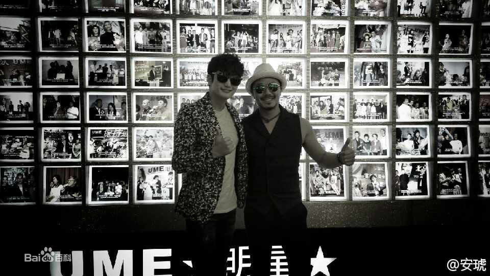 朴施厚(，Park Si Hoo)在201408《香气》首映图册中的