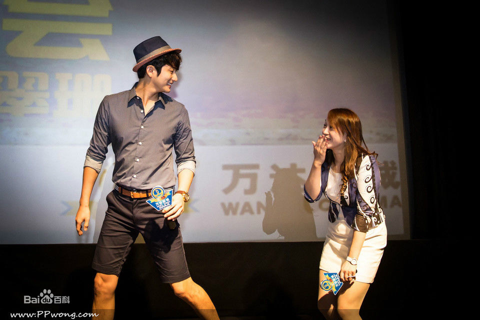 朴施厚(，Park Si Hoo)在201408《香气》首映图册中的