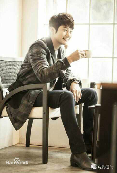 朴施厚(，Park Si Hoo)在201408《香气》首映图册中的