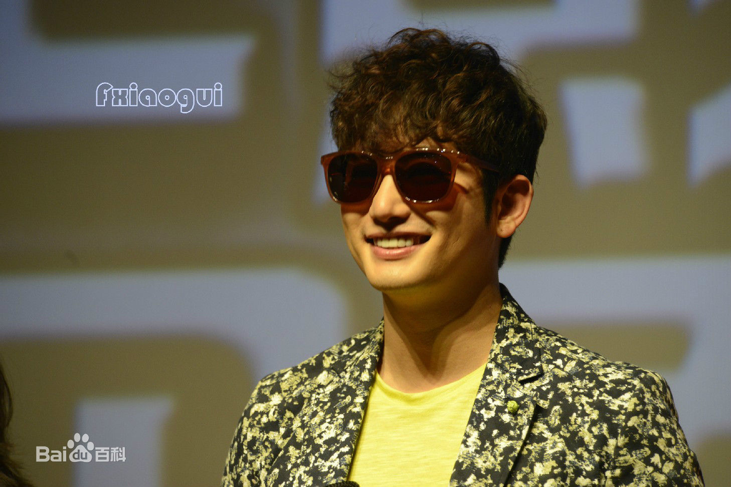 朴施厚(，Park Si Hoo)在201408《香气》首映图册中的