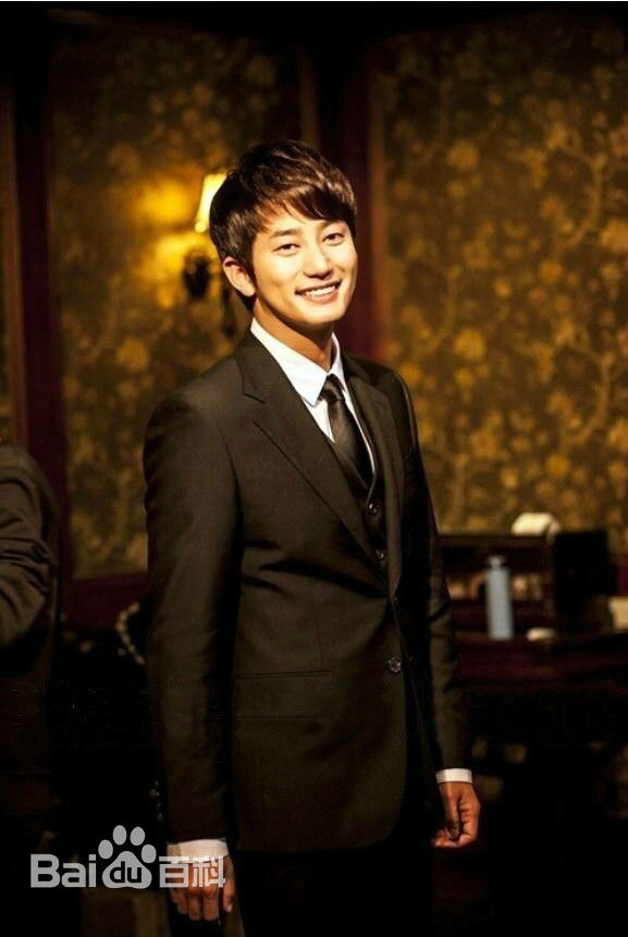 朴施厚(，Park Si Hoo)在201408《香气》首映图册中的