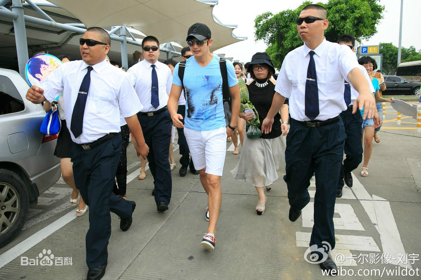 朴施厚(，Park Si Hoo)在201408《香气》首映图册中的