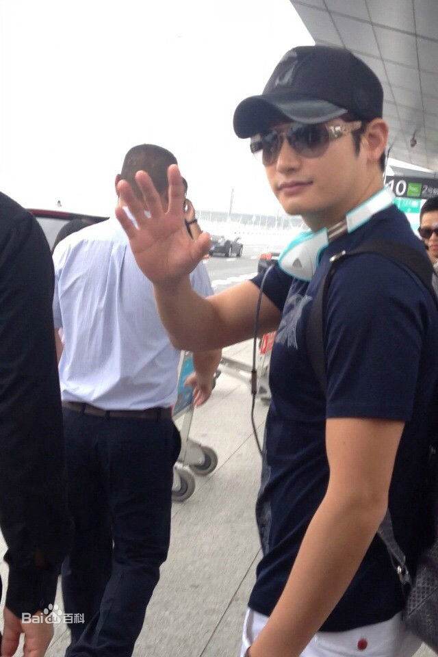 朴施厚(，Park Si Hoo)在201408《香气》首映图册中的