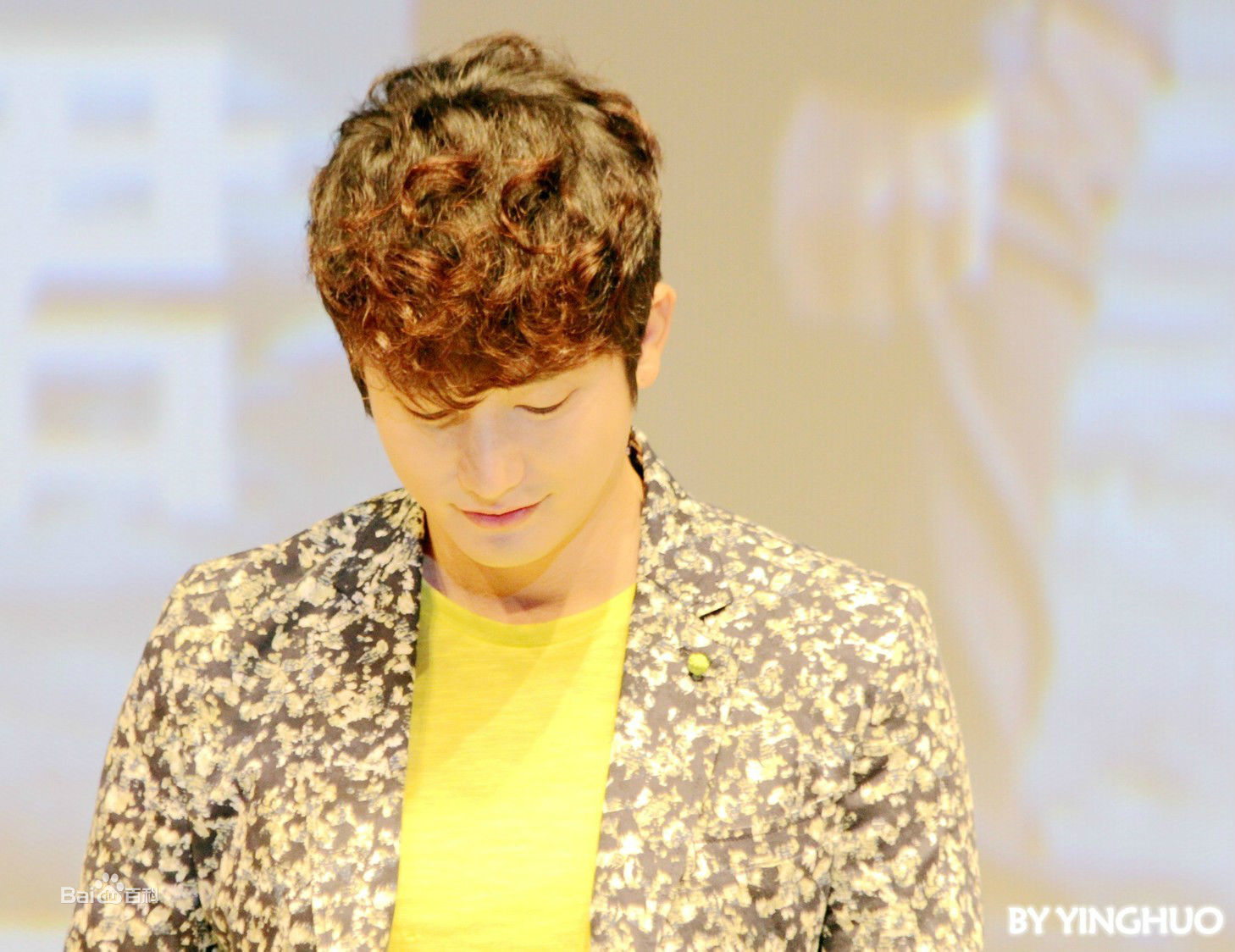 朴施厚(，Park Si Hoo)在201408《香气》首映图册中的