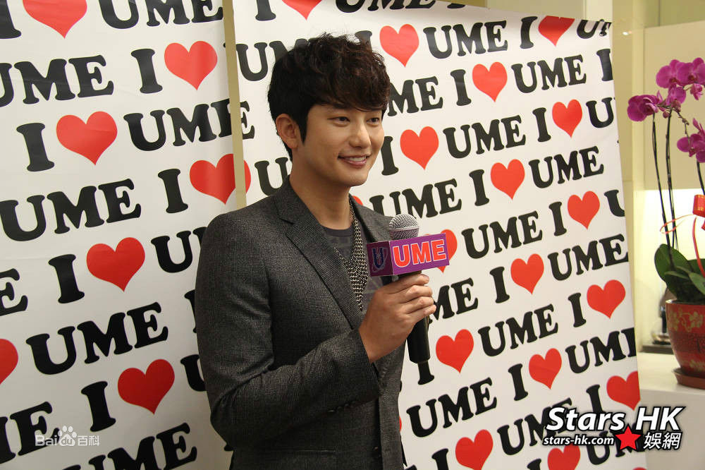 朴施厚(，Park Si Hoo)在201408《香气》首映图册中的