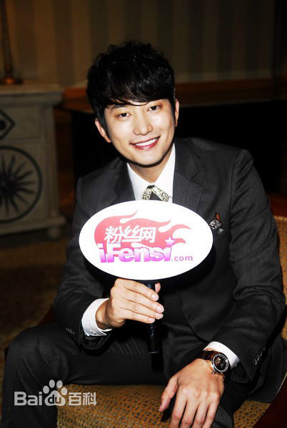 朴施厚(，Park Si Hoo)在201408《香气》首映图册中的
