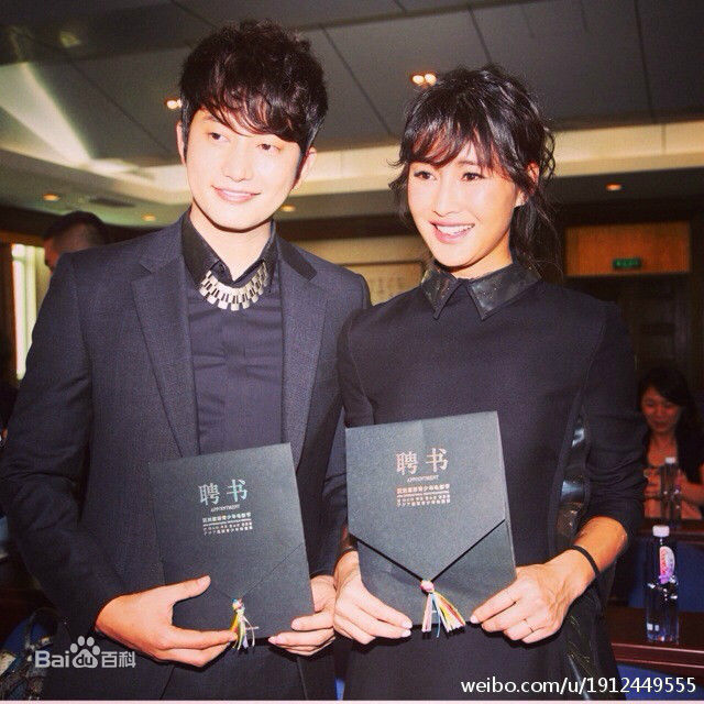 朴施厚(，Park Si Hoo)在201408《香气》首映图册中的