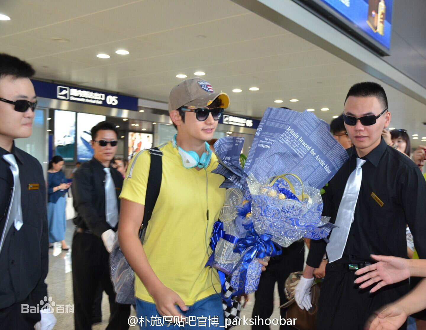 朴施厚(，Park Si Hoo)在201408《香气》首映图册中的