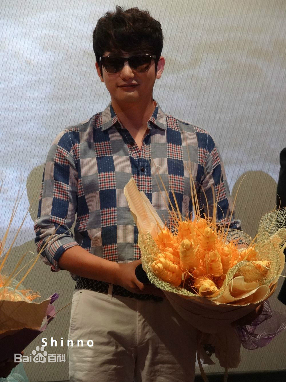 朴施厚(，Park Si Hoo)在201408《香气》首映图册中的