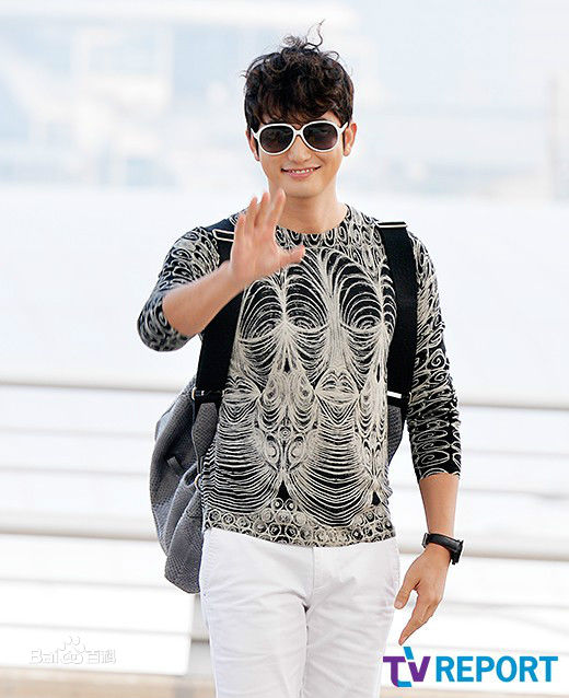 朴施厚(，Park Si Hoo)在201408《香气》首映图册中的