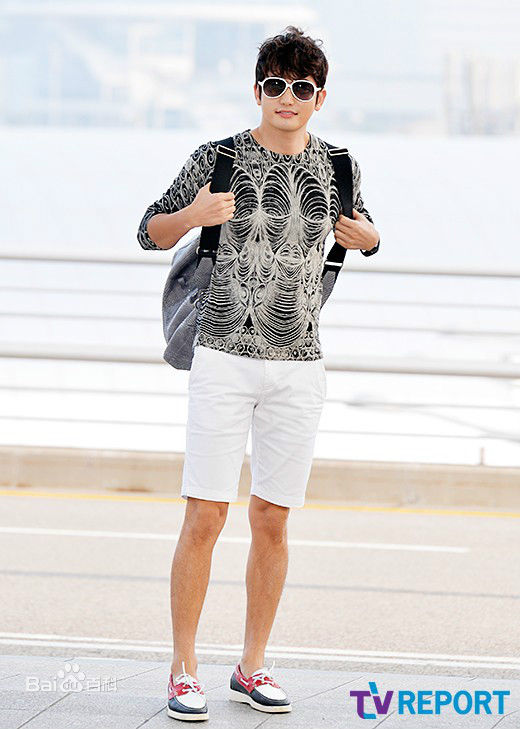 朴施厚(，Park Si Hoo)在201408《香气》首映图册中的