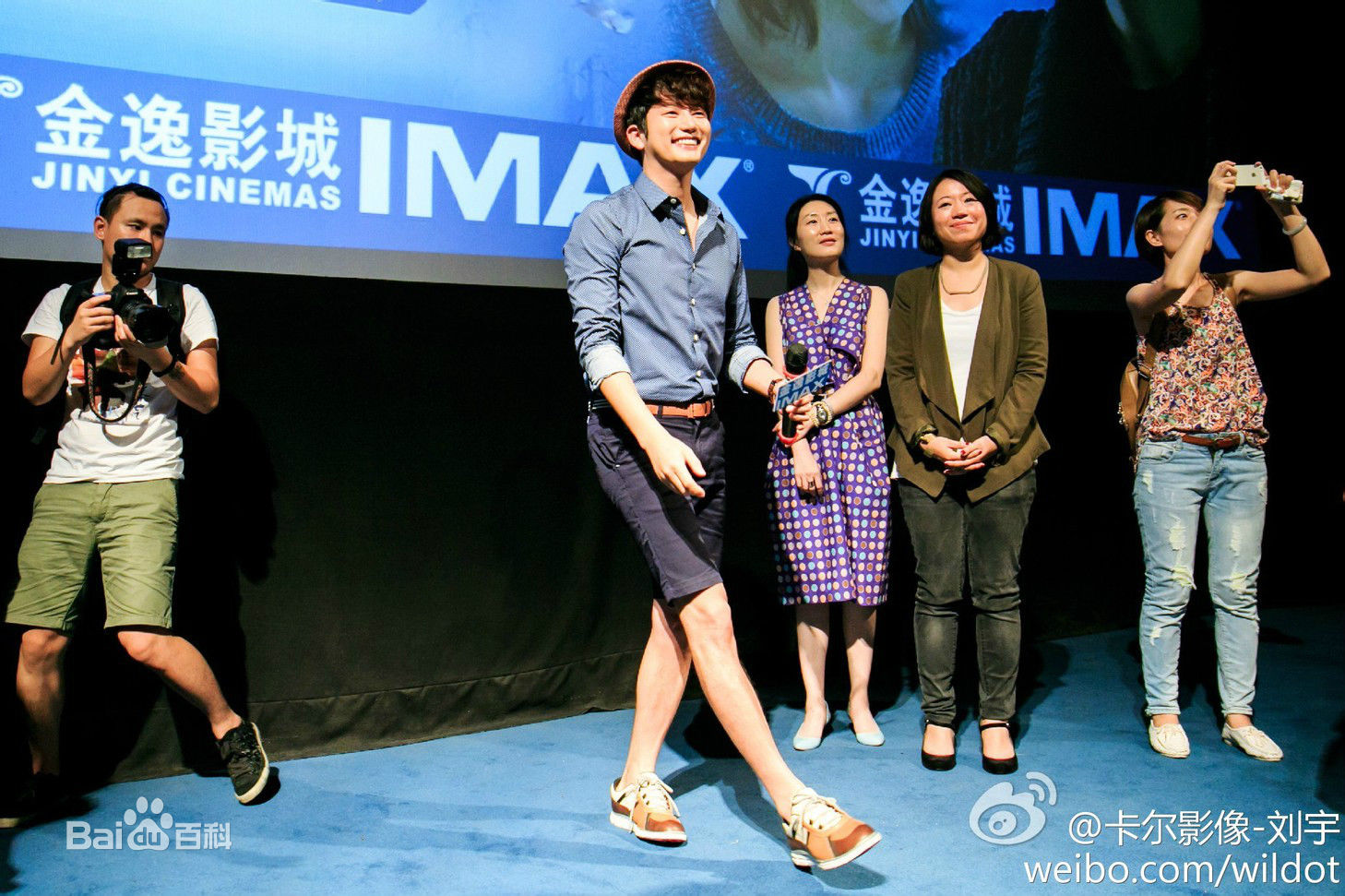 朴施厚(，Park Si Hoo)在201408《香气》首映图册中的