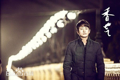 朴施厚(，Park Si Hoo)在201408《香气》首映图册中的