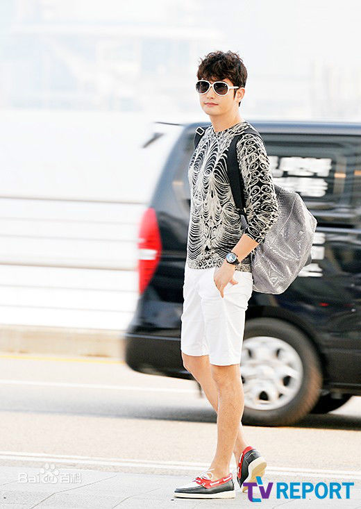 朴施厚(，Park Si Hoo)在201408《香气》首映图册中的