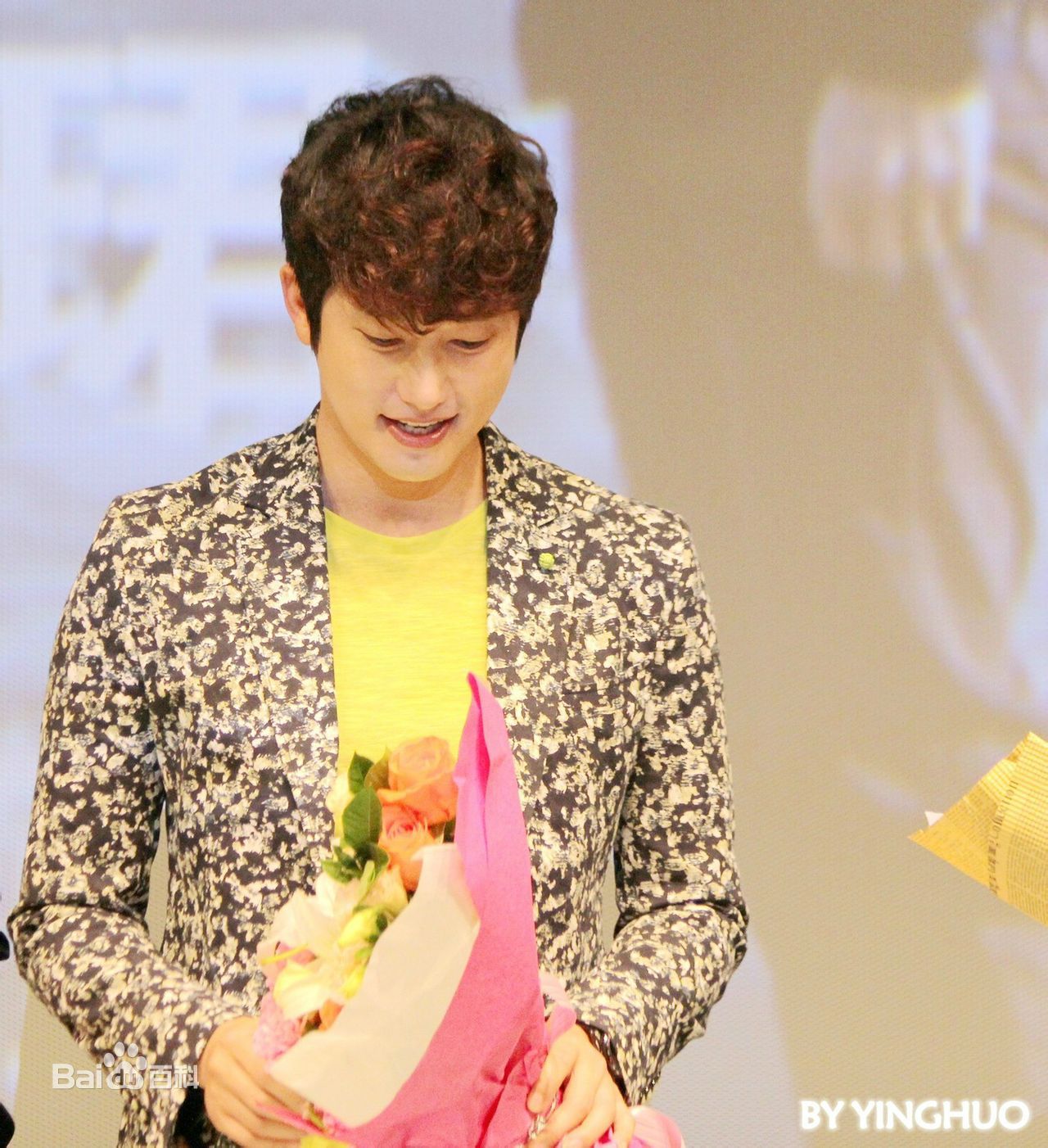 朴施厚(，Park Si Hoo)在201408《香气》首映图册中的