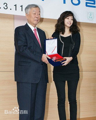 韩艺瑟(Han Ye Seul)慈善活动图片图集