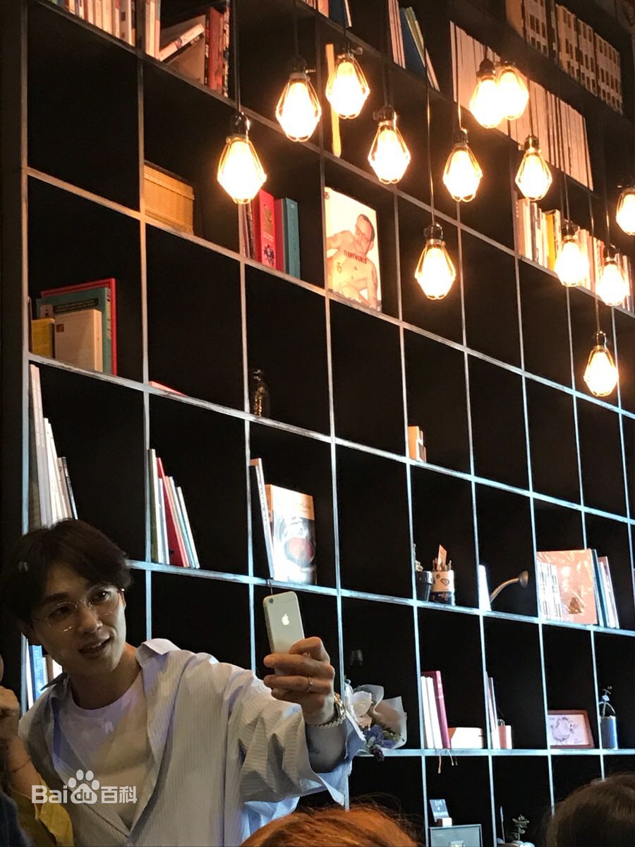 李硕薰（正确汉字名）(，Lee Seok Hoon)李硕薰生活照相册