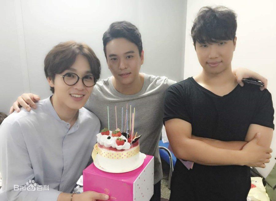 李硕薰（正确汉字名）(，Lee Seok Hoon)李硕薰生活照相册