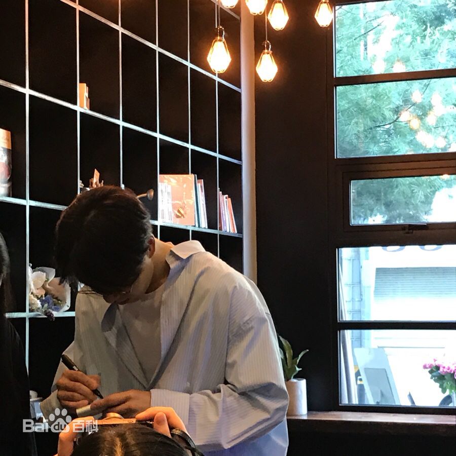 李硕薰（正确汉字名）(，Lee Seok Hoon)李硕薰生活照相册