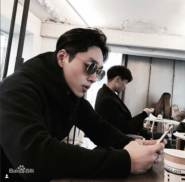 李硕薰（正确汉字名）(，Lee Seok Hoon)李硕薰生活照相册