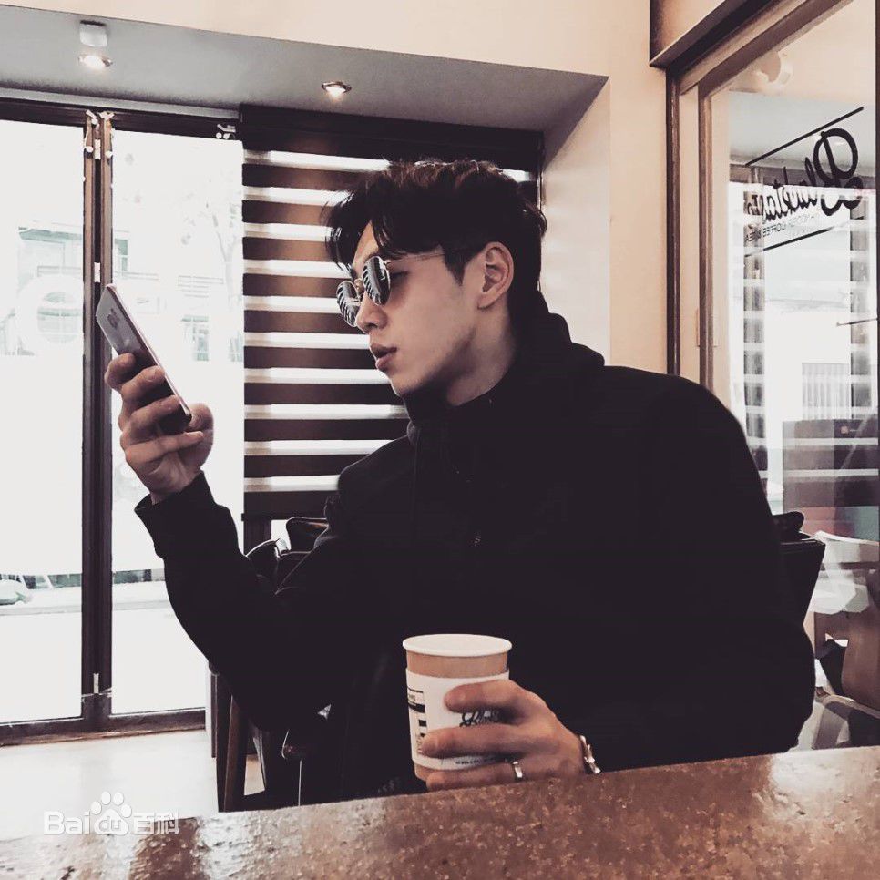 李硕薰（正确汉字名）(，Lee Seok Hoon)李硕薰生活照相册