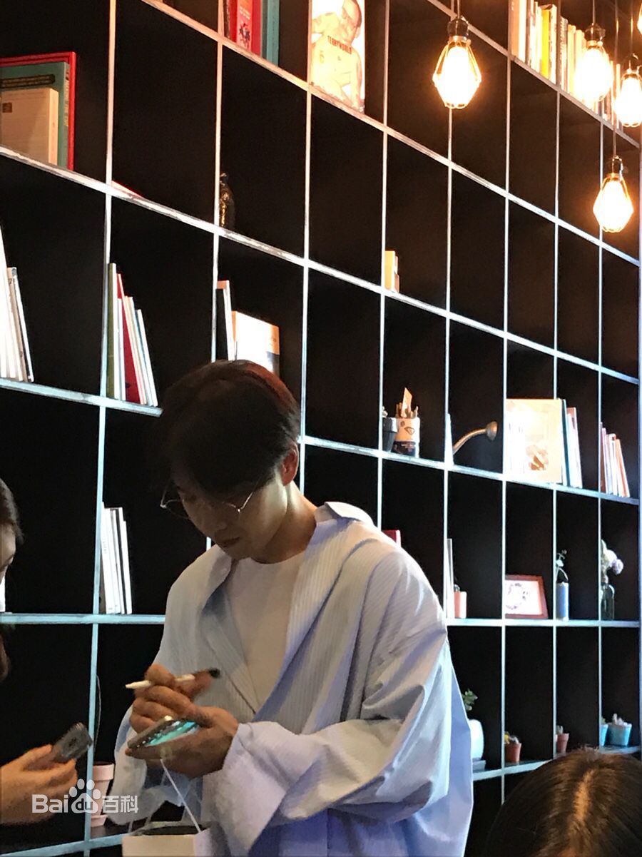 李硕薰（正确汉字名）(，Lee Seok Hoon)李硕薰生活照相册