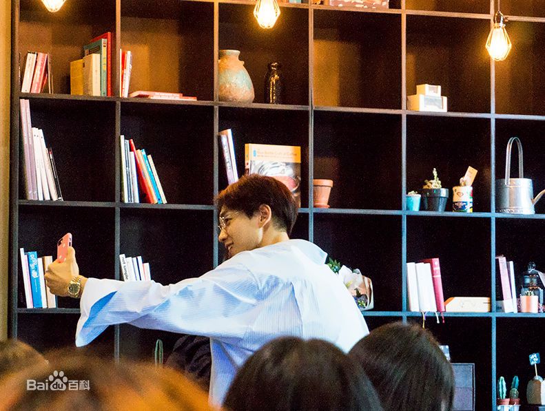 李硕薰（正确汉字名）(，Lee Seok Hoon)李硕薰生活照相册