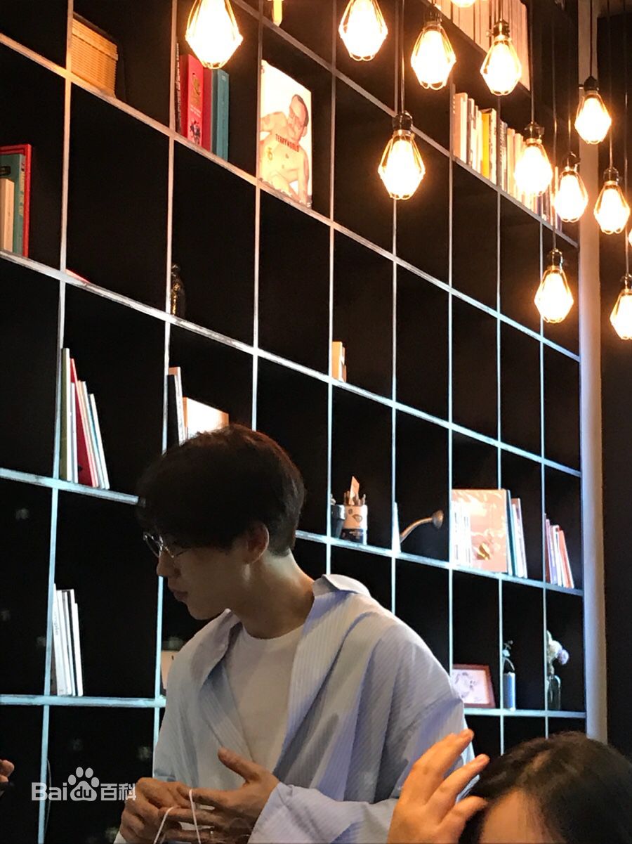 李硕薰（正确汉字名）(，Lee Seok Hoon)李硕薰生活照相册