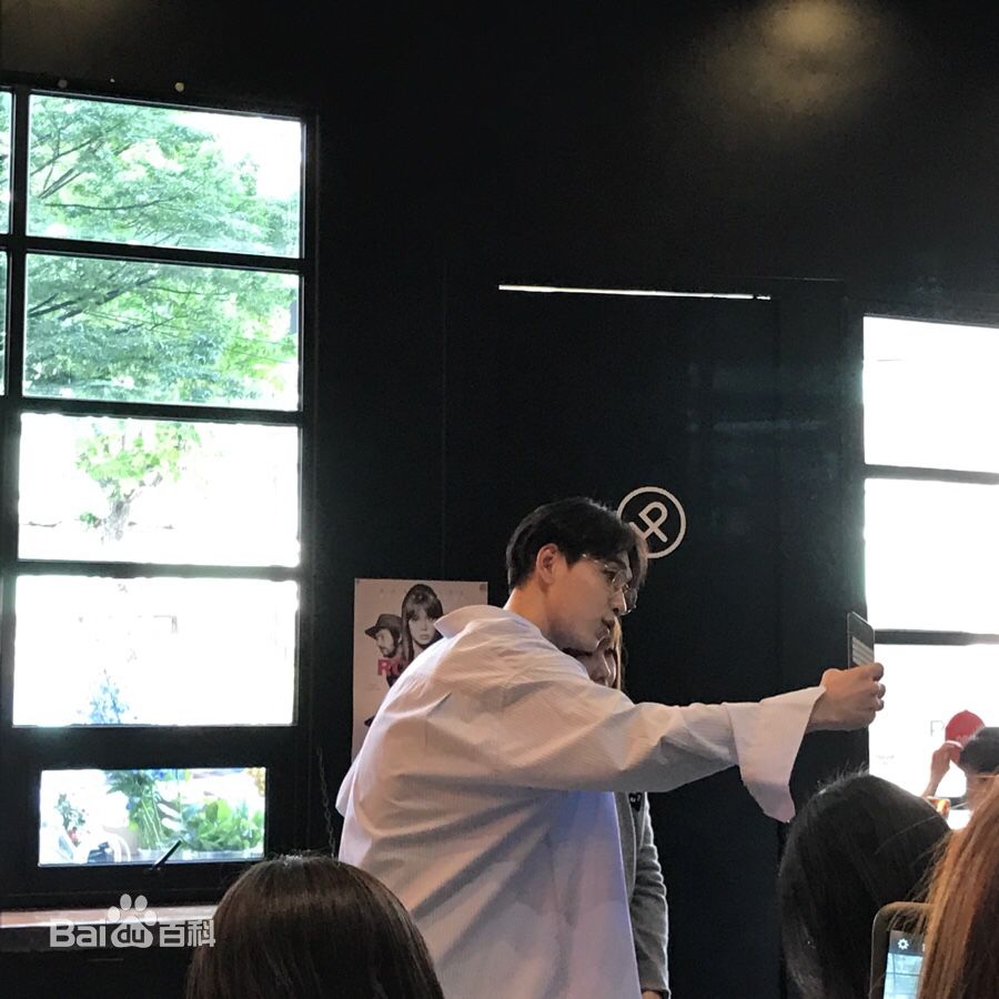 李硕薰（正确汉字名）(，Lee Seok Hoon)李硕薰生活照相册