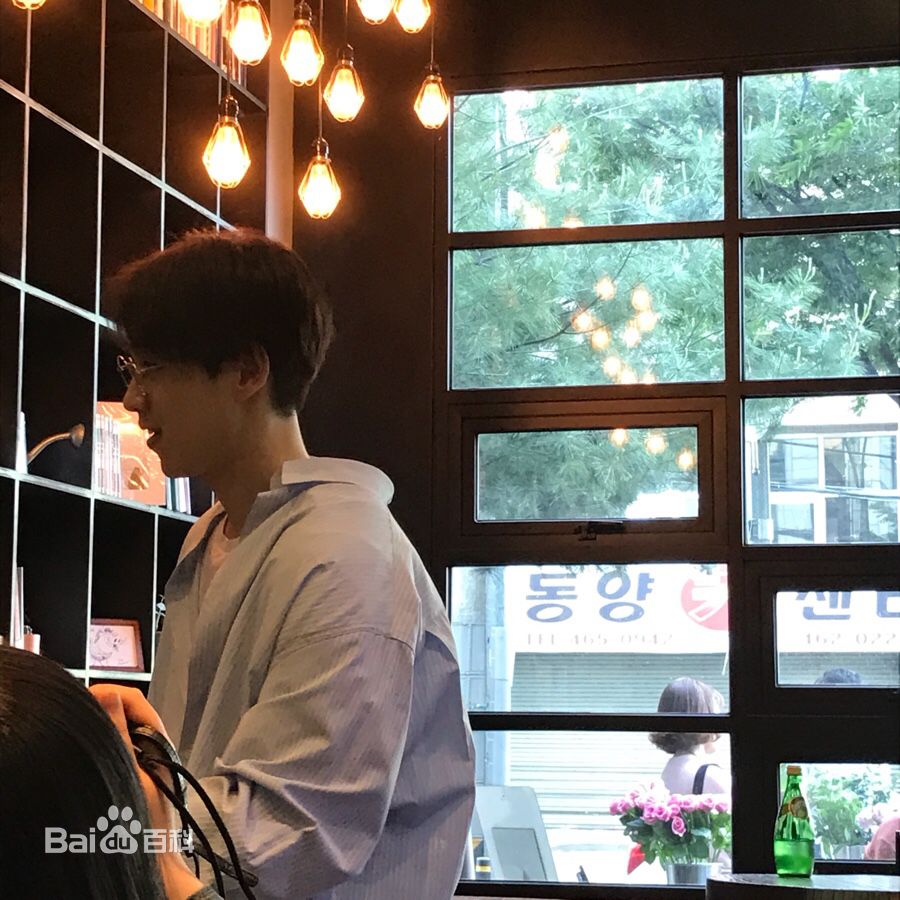 李硕薰（正确汉字名）(，Lee Seok Hoon)李硕薰生活照相册