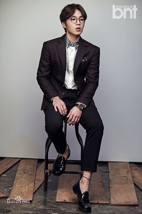 李硕薰（正确汉字名）(，Lee Seok Hoon)画报前后照片