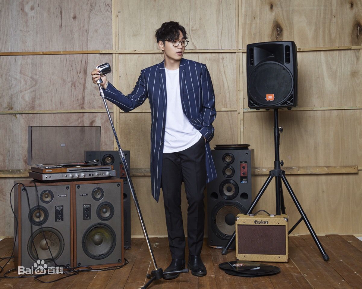 李硕薰（正确汉字名）(，Lee Seok Hoon)画报前后照片