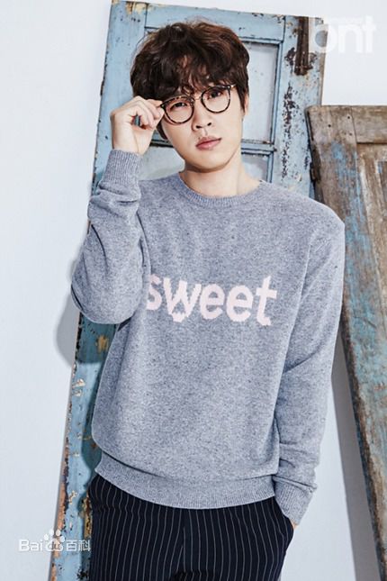 李硕薰（正确汉字名）(，Lee Seok Hoon)画报前后照片