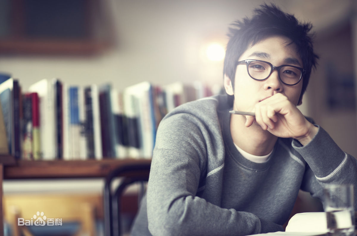 李硕薰（正确汉字名）(，Lee Seok Hoon)生活照