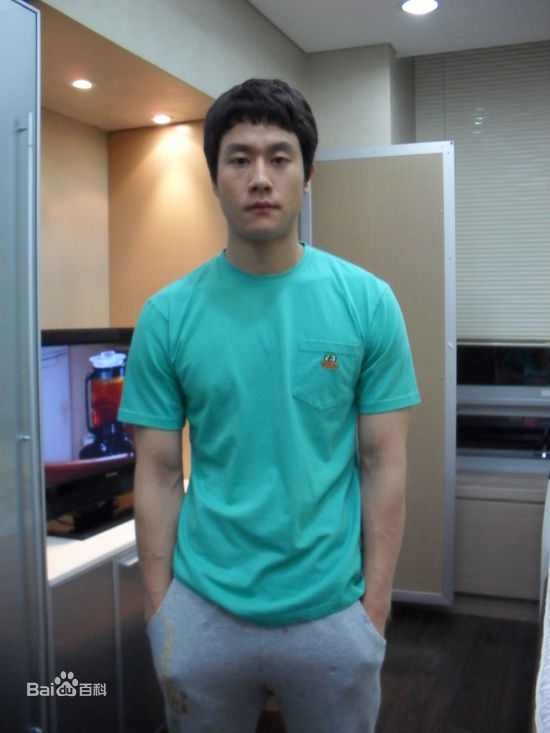 郑宇(JUNG WOO，チョンウ)生活照图片图册