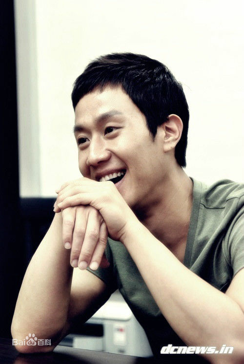 郑宇(JUNG WOO，チョンウ)生活照图片图册