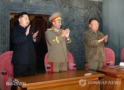 金正恩(（朝鲜文）；Kim Jong-un（英文）)与金正日素颜照相册