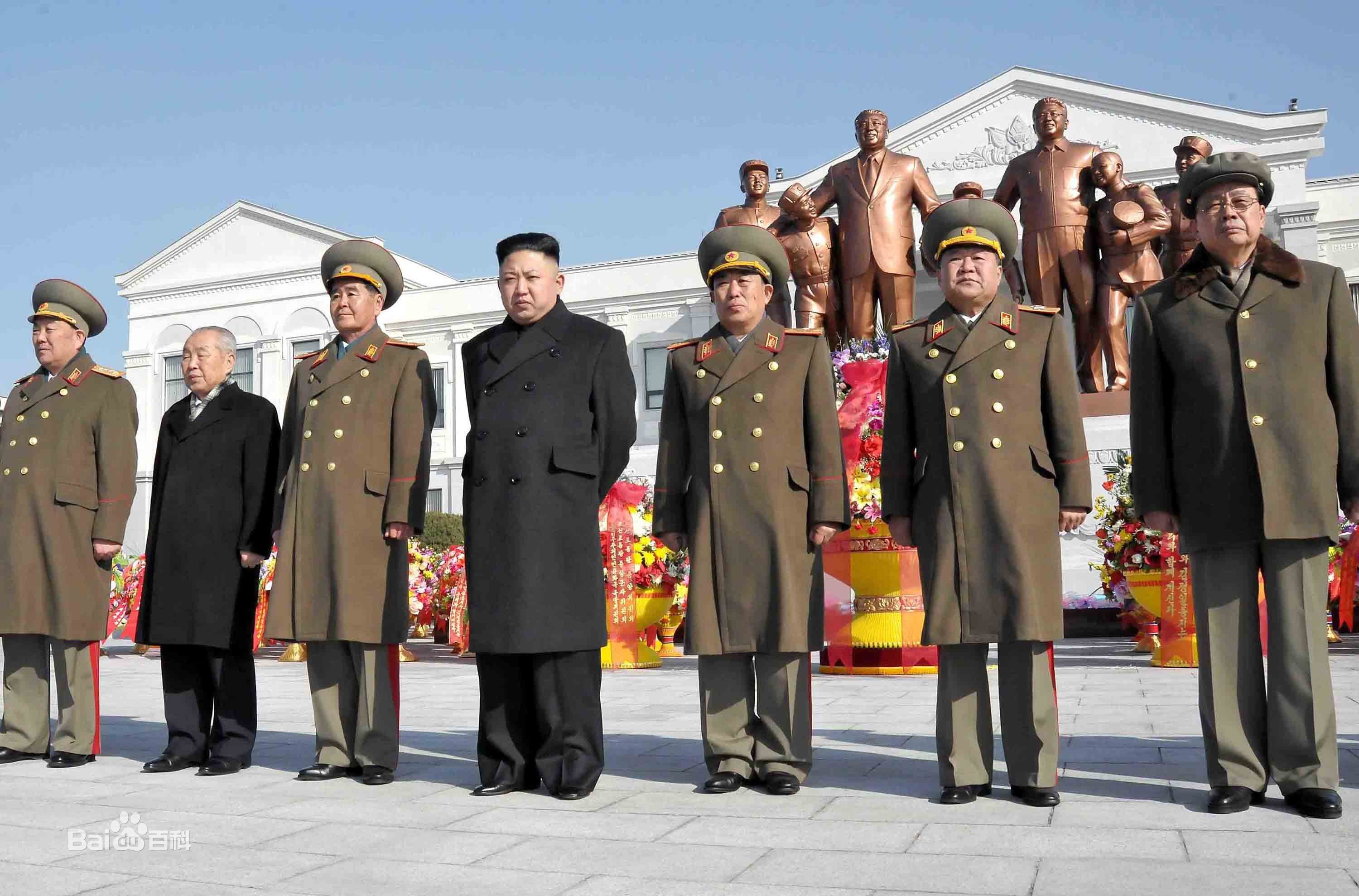 金正恩(（朝鲜文）；Kim Jong-un（英文）)前后照片