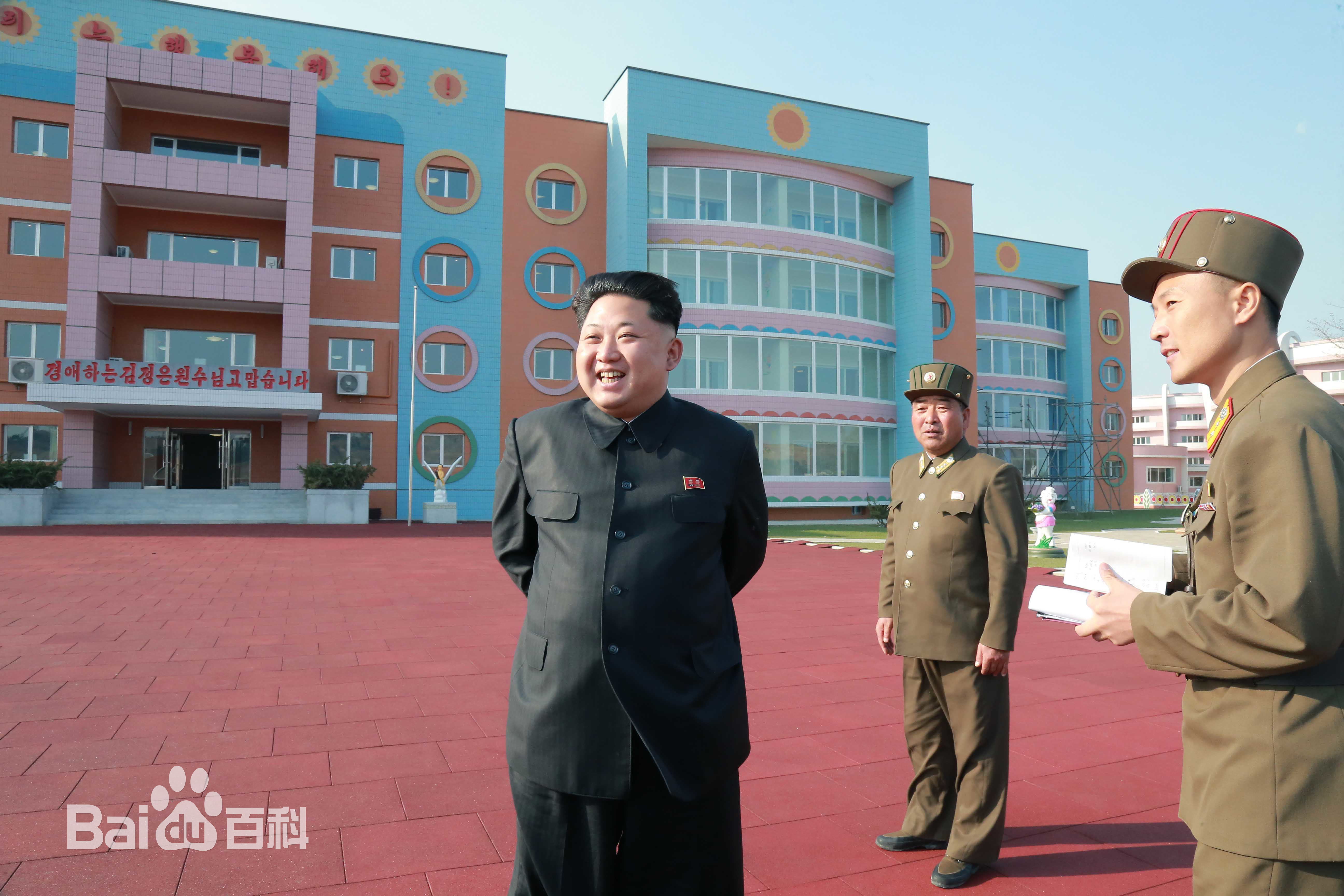 金正恩(（朝鲜文）；Kim Jong-un（英文）)前后照片