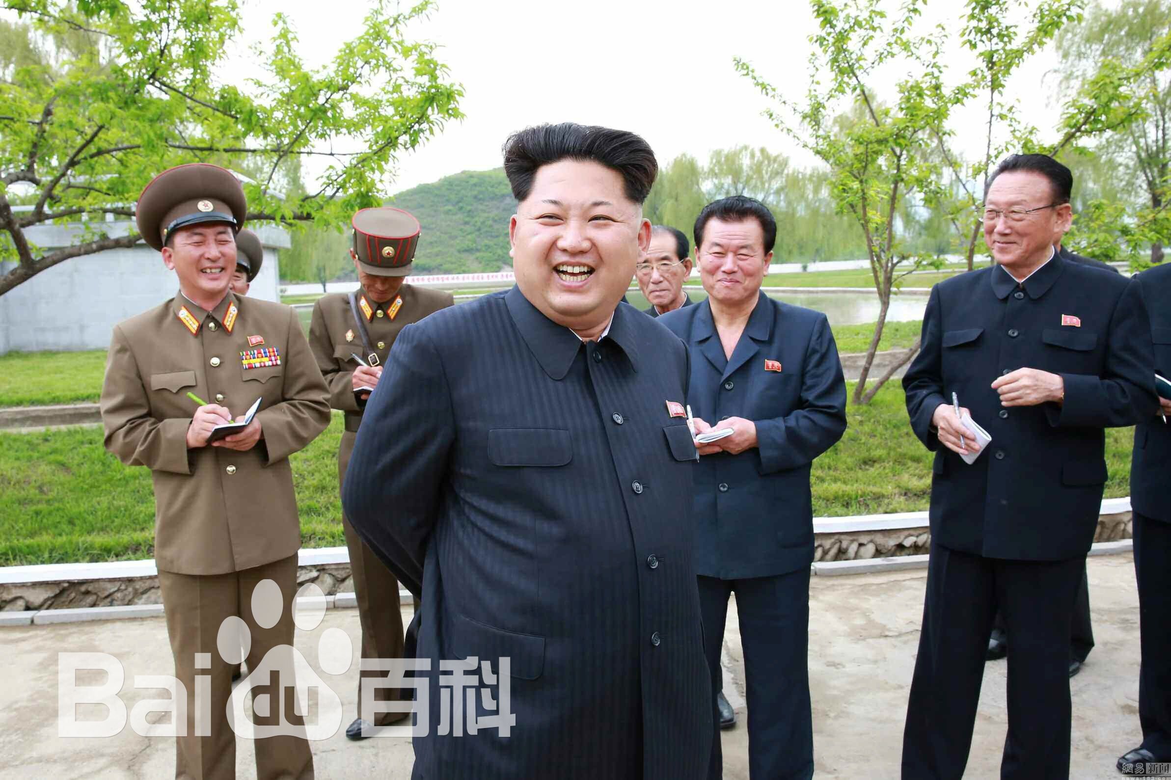 金正恩(（朝鲜文）；Kim Jong-un（英文）)前后照片