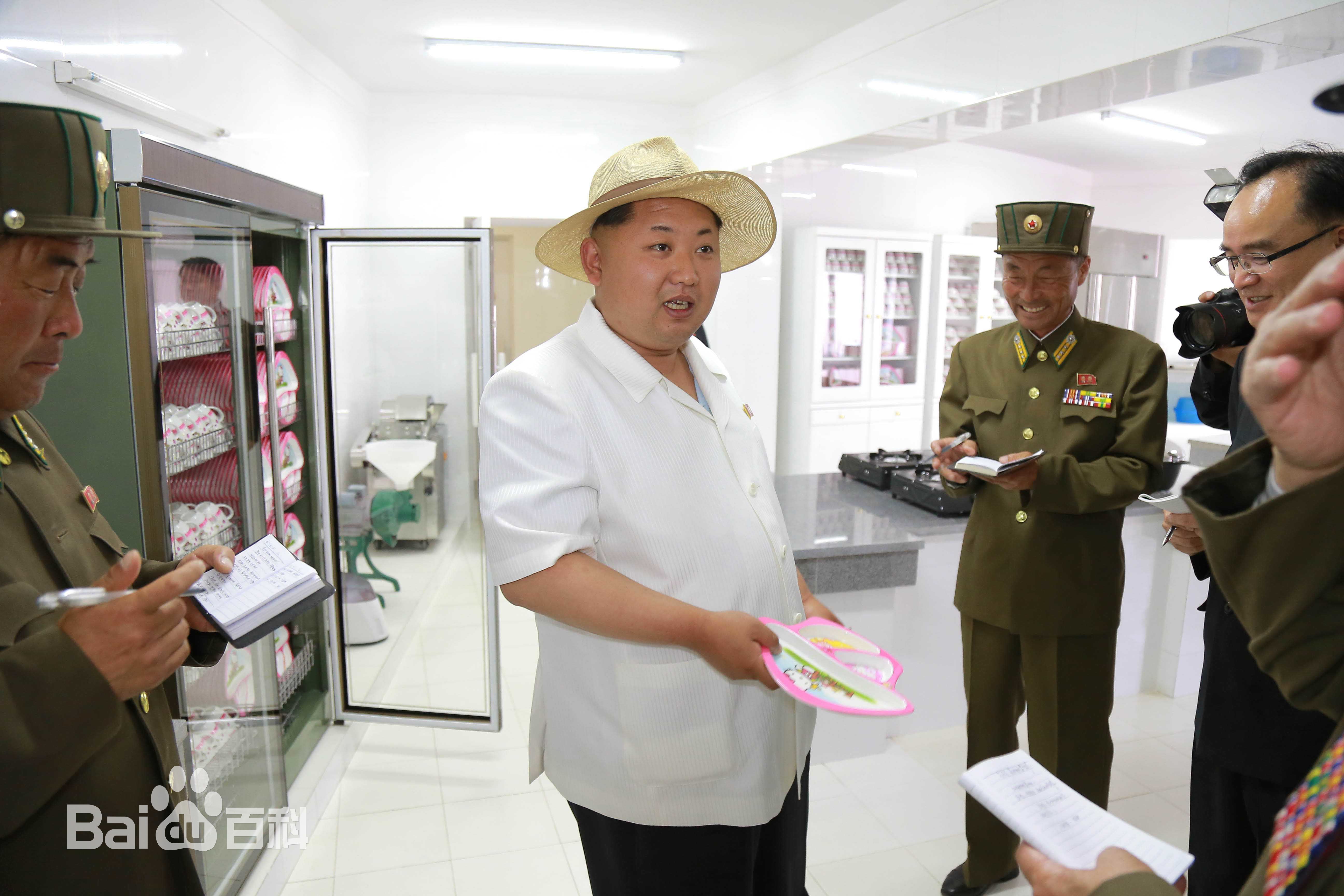 金正恩(（朝鲜文）；Kim Jong-un（英文）)前后照片