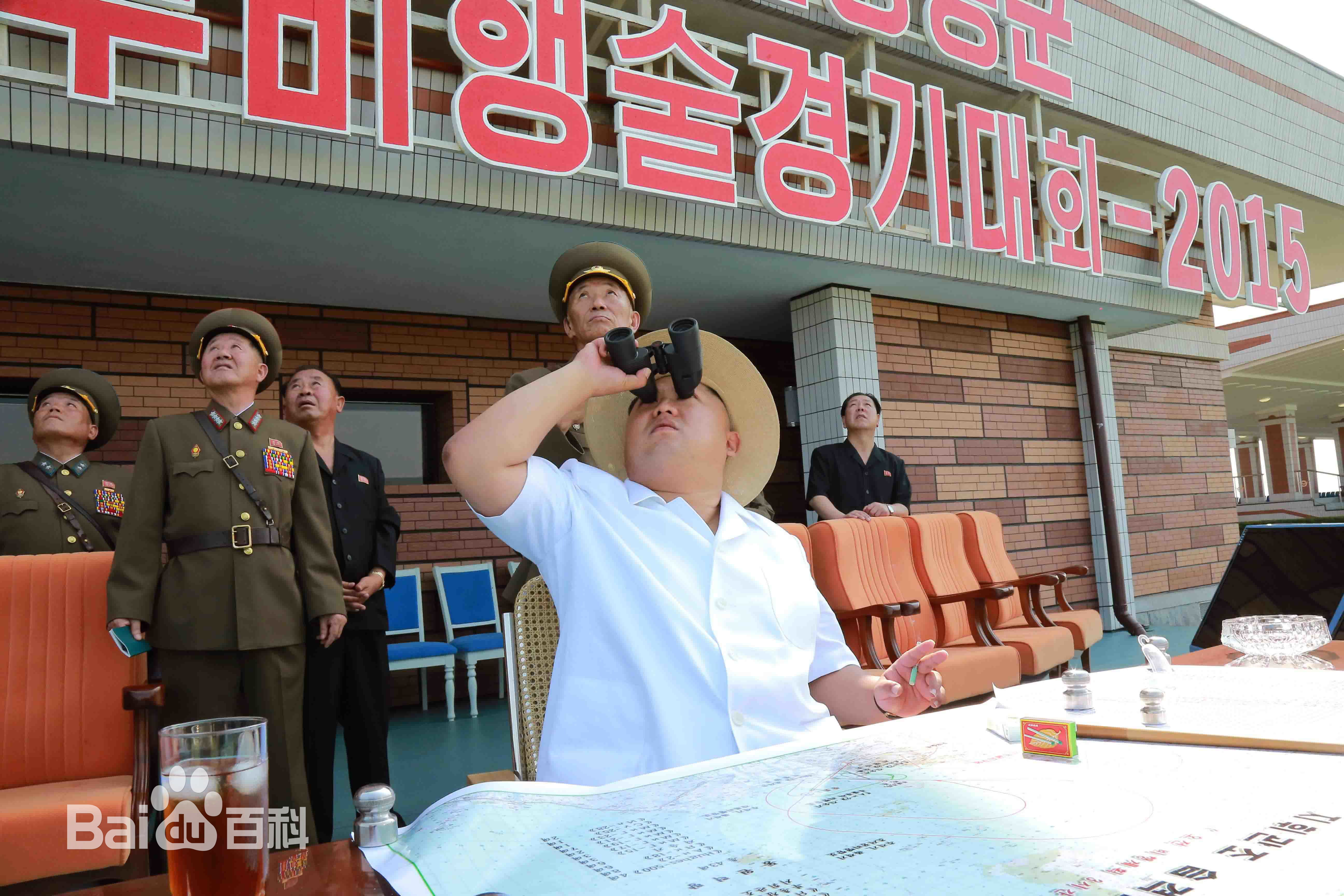 金正恩(（朝鲜文）；Kim Jong-un（英文）)前后照片