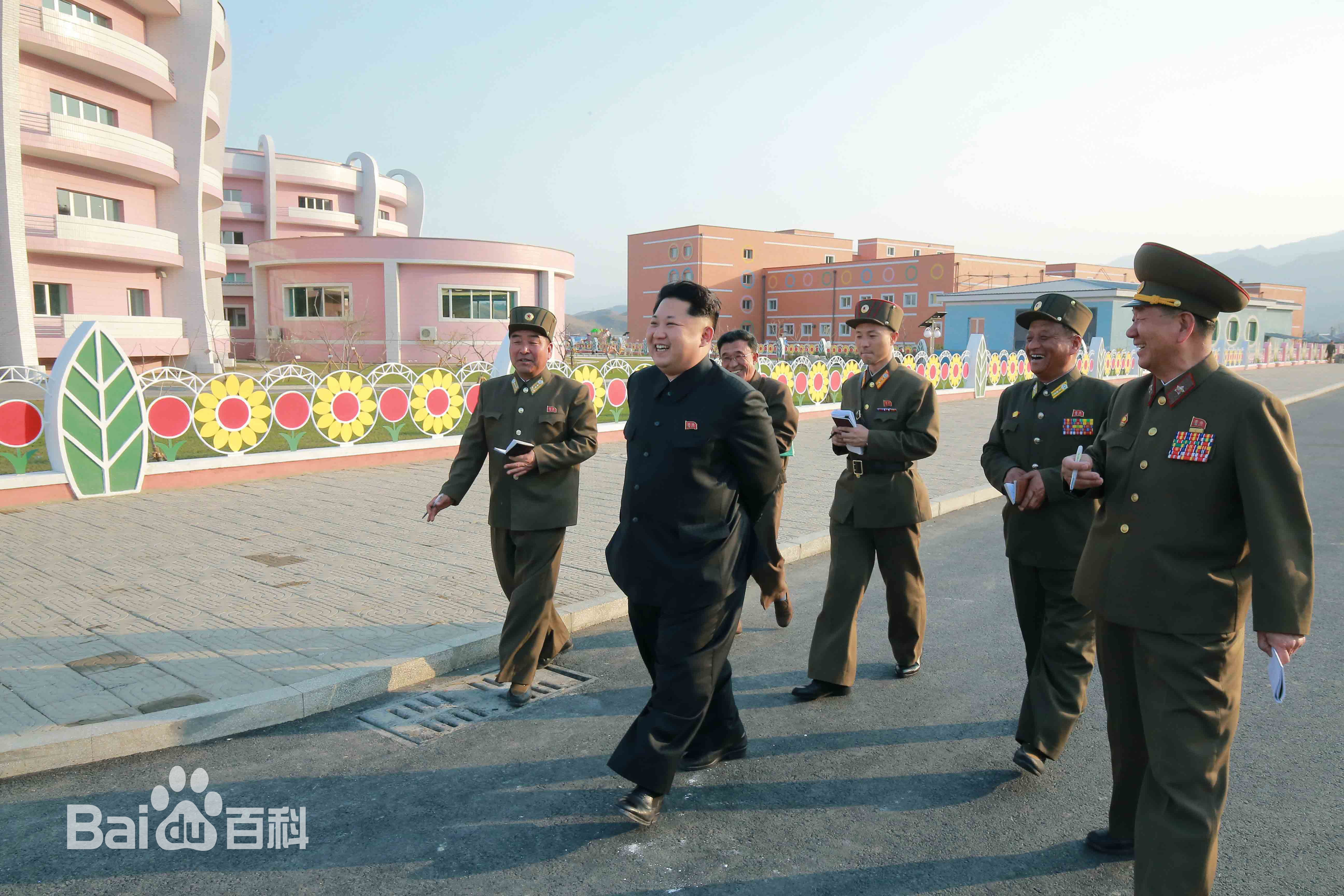 金正恩(（朝鲜文）；Kim Jong-un（英文）)前后照片