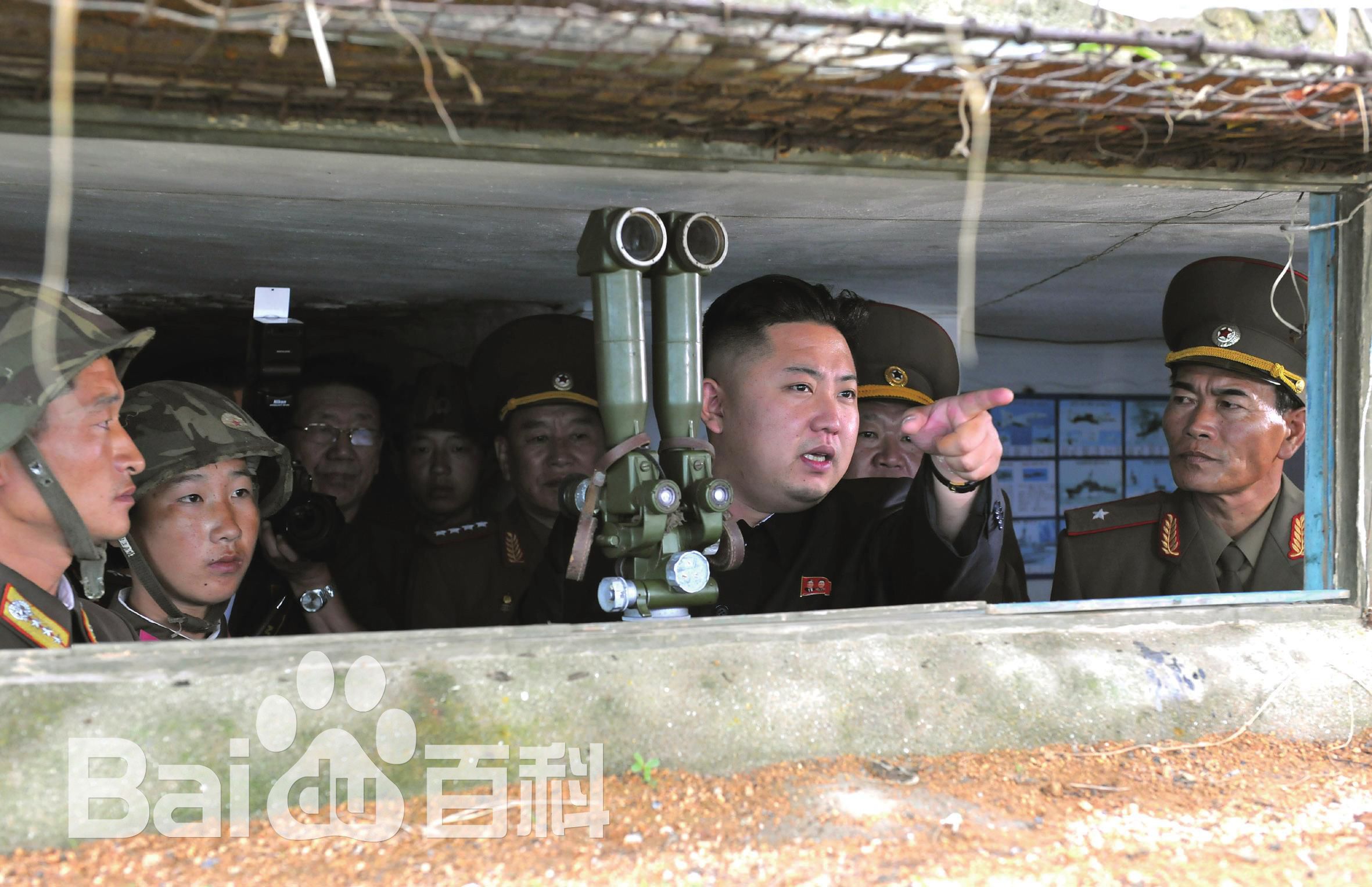 金正恩(（朝鲜文）；Kim Jong-un（英文）)前后照片