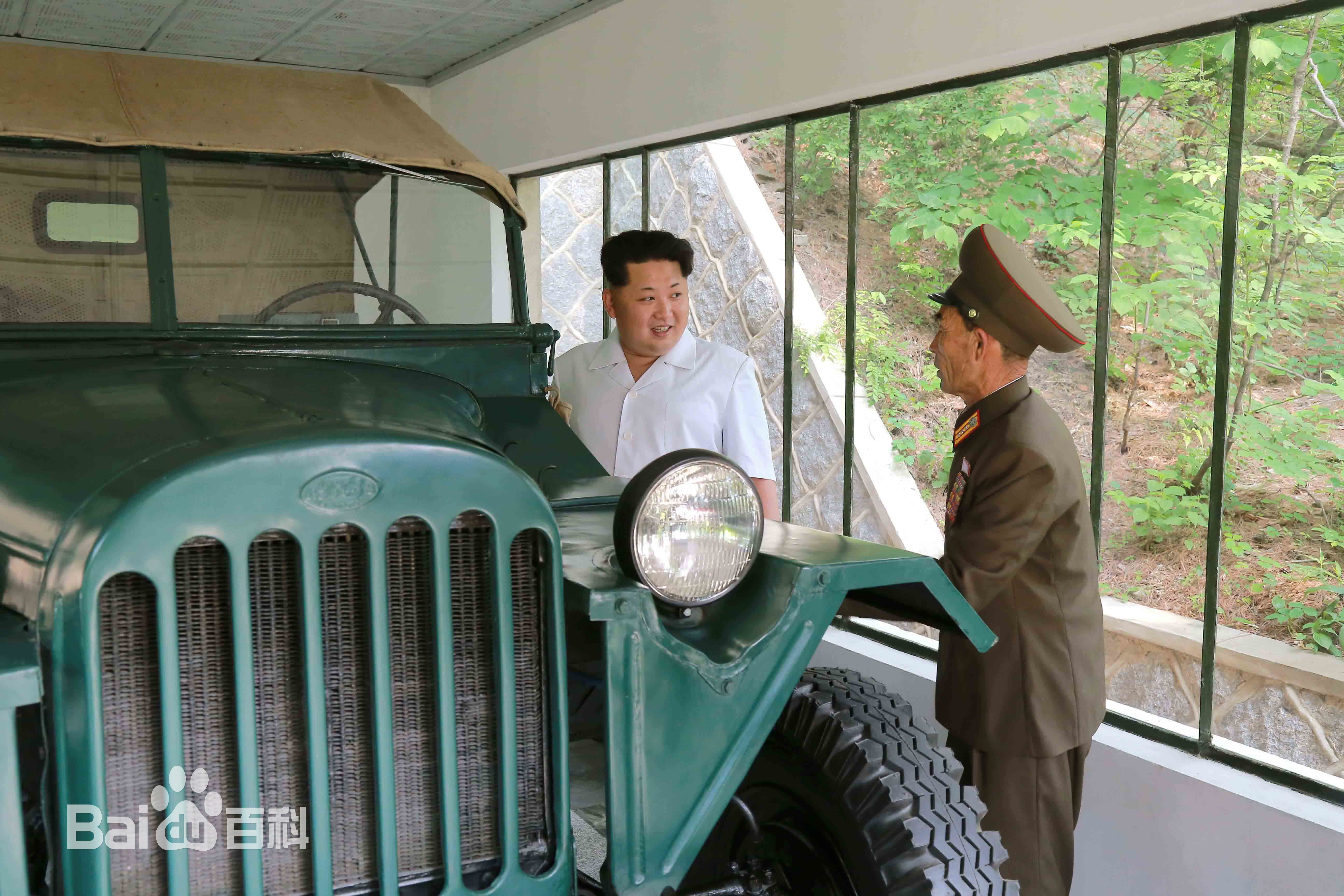 金正恩(（朝鲜文）；Kim Jong-un（英文）)前后照片